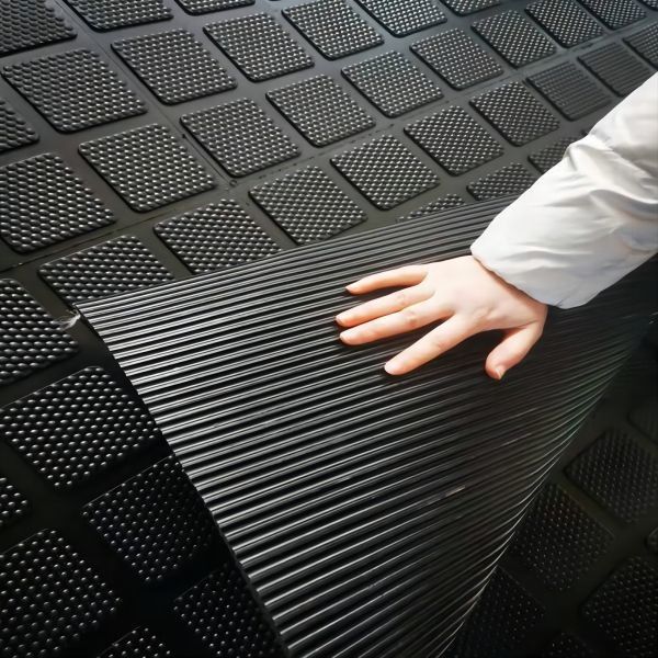 50m Interlocking Rubber Stable Mats Cold Insulation Horse Rubber Stable Mats